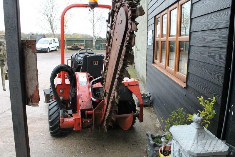 Ditch Witch RT 40 Excavatoare de santuri