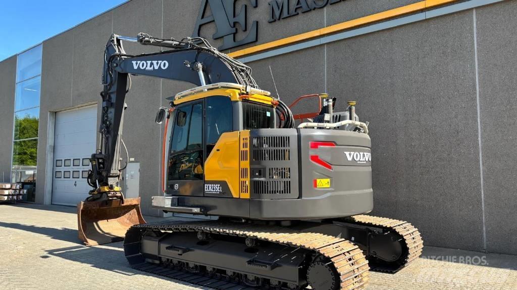 Volvo ECR 235 E Excavatoare pe șenile
