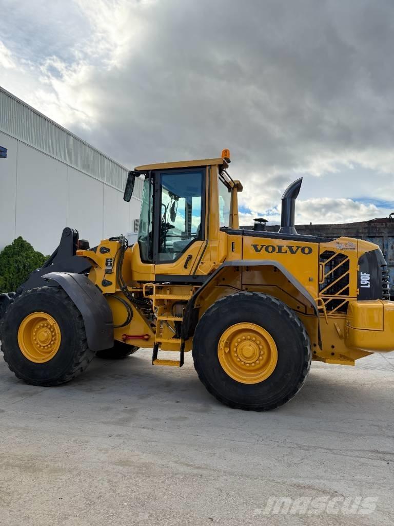 Volvo L 90 F Incarcator pe pneuri