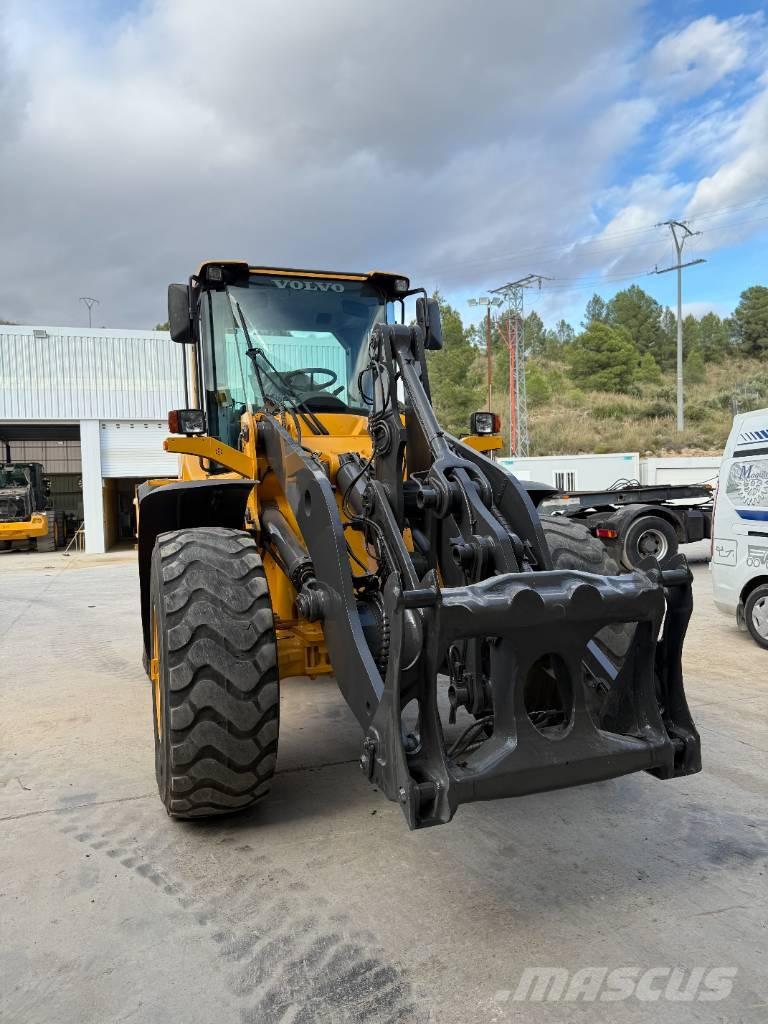 Volvo L 90 F Incarcator pe pneuri