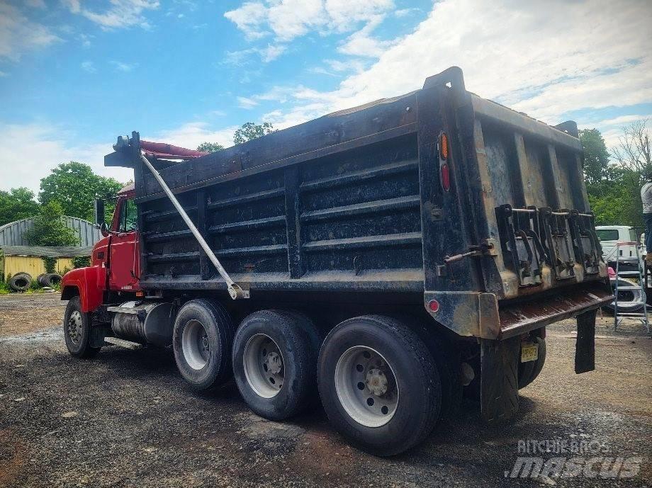 Mack CH613 Autobasculanta