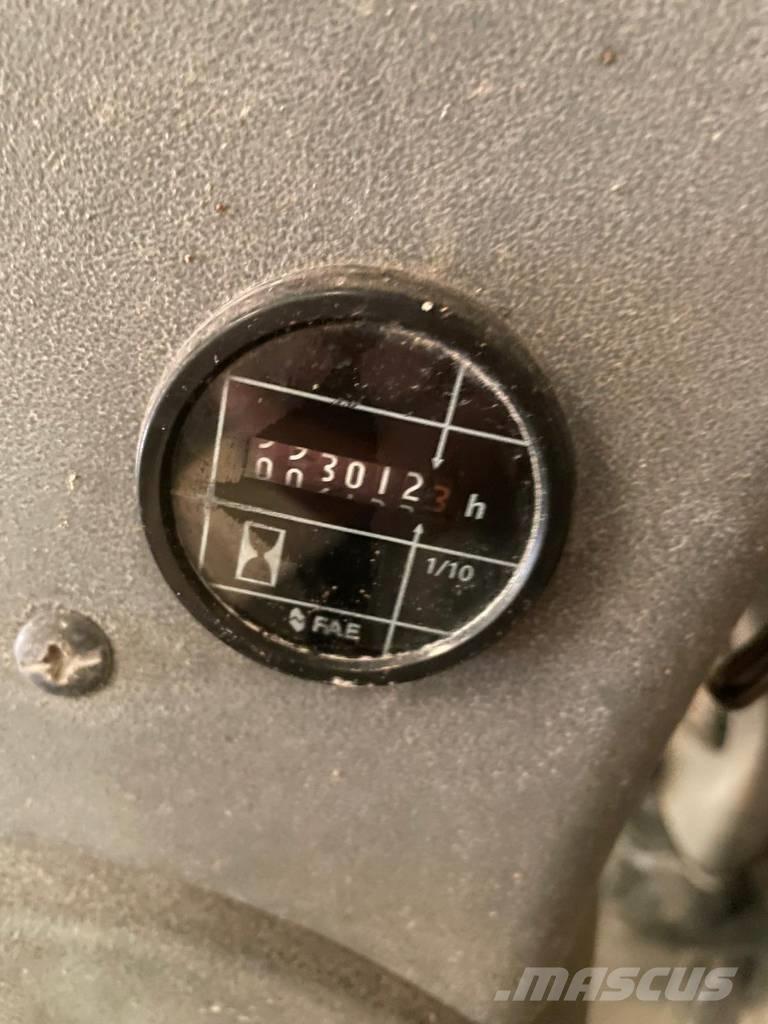 New Holland W 270 B Incarcator pe pneuri
