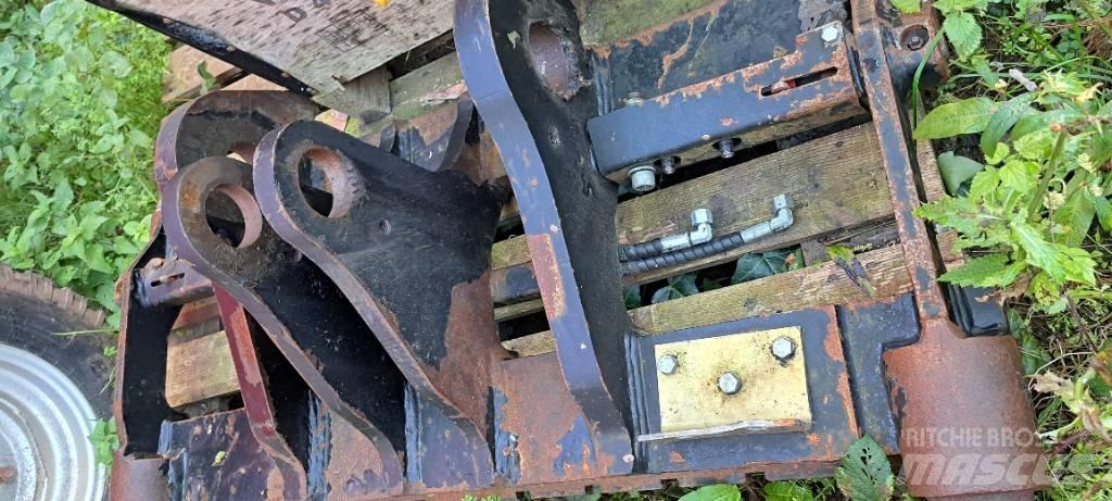 JCB TM320 PIN CONE Alte masini si accesorii pentru încarcat si sapaturi