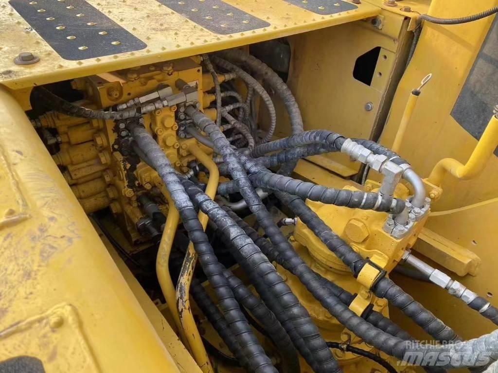 Komatsu pc200 Excavatoare pe șenile
