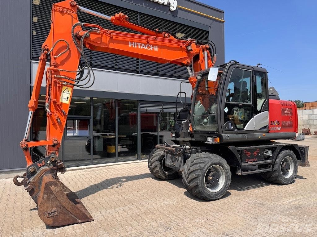 Hitachi 140W Excavatoare cu roti