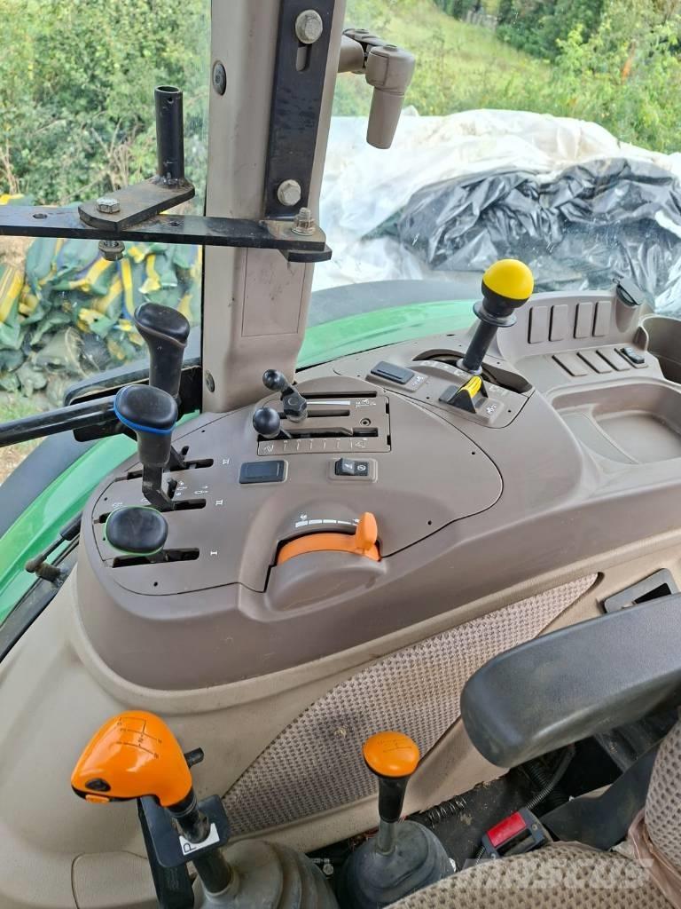 John Deere 5115M Tractoare