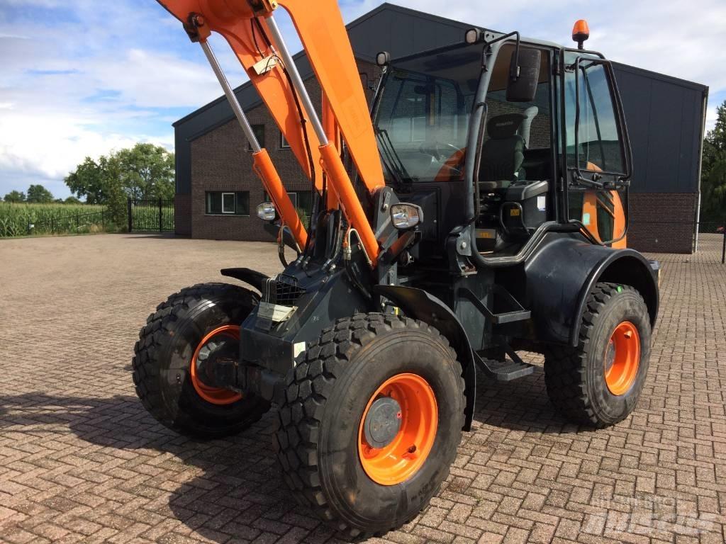 Komatsu WA100 M-7 Incarcator pe pneuri