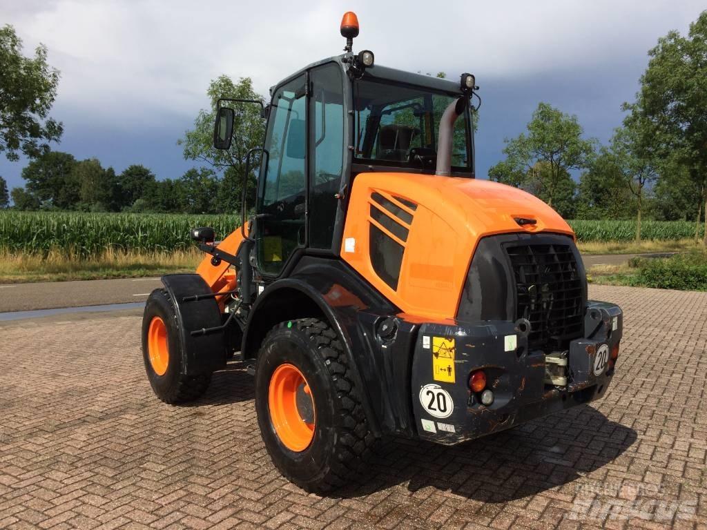 Komatsu WA100 M-7 Incarcator pe pneuri
