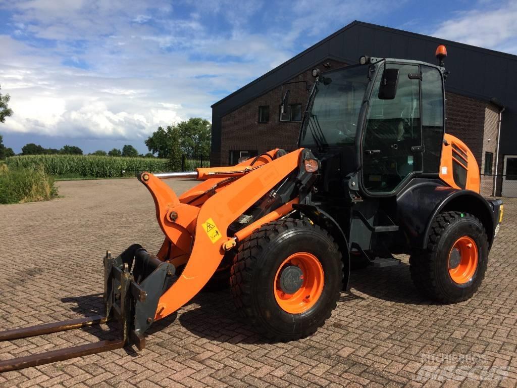 Komatsu WA100 M-7 Incarcator pe pneuri