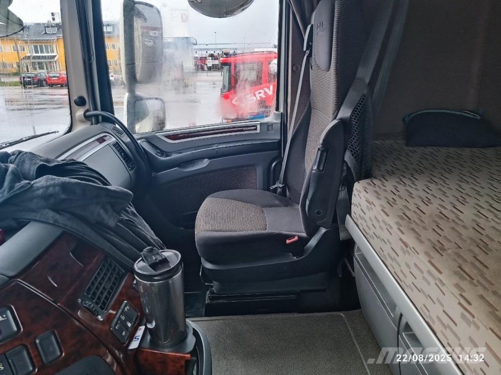 DAF XF 510 Camion cu carlig de ridicare