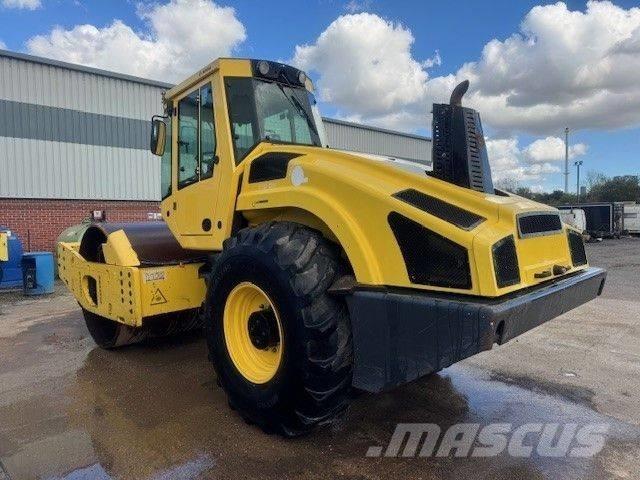 Bomag BW 216 DH-4i Compactoare monocilindrice