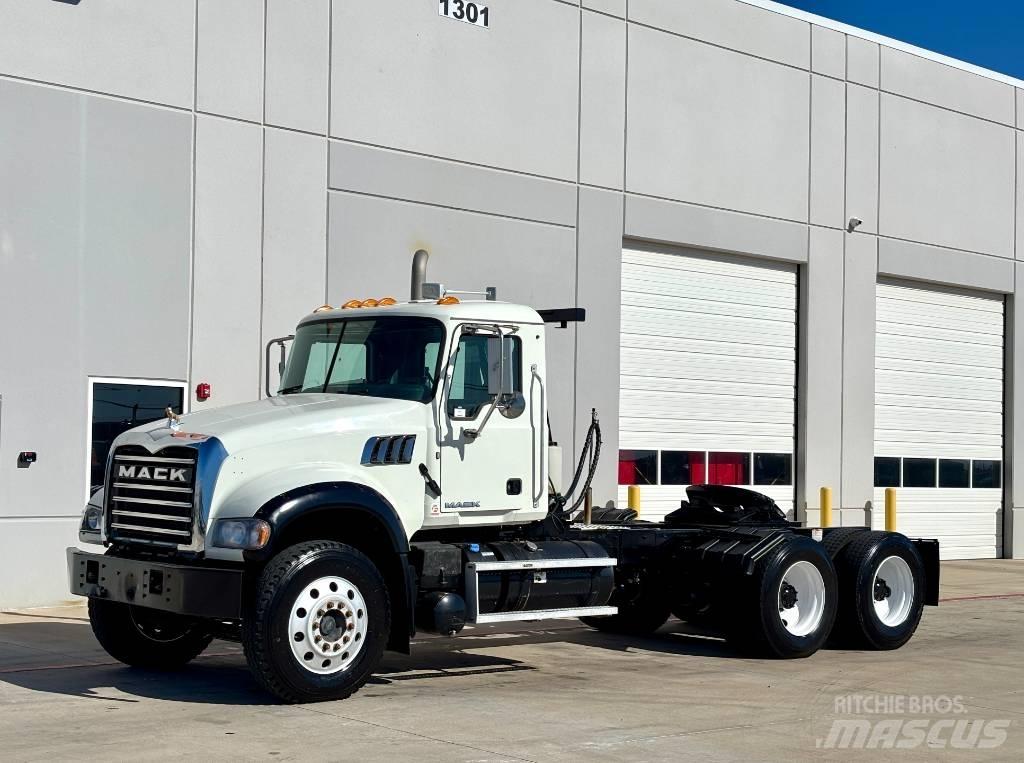 Mack Granite Autotractoare