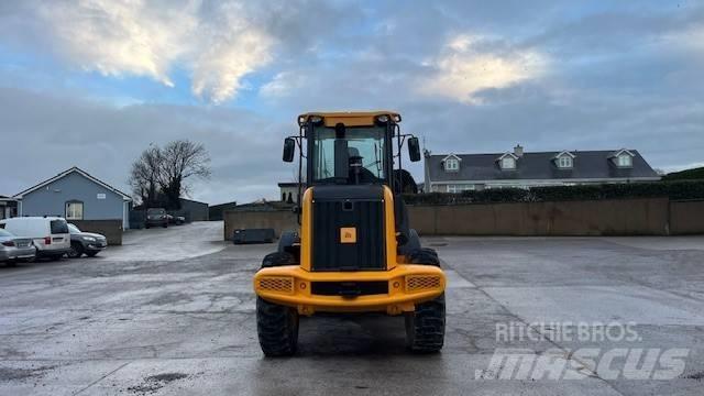 JCB 411 Incarcator pe pneuri