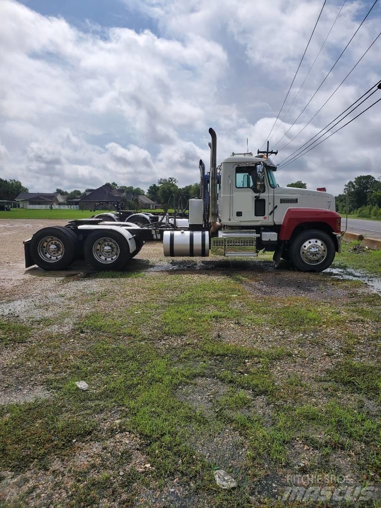 Mack P 164 T Camion cabina sasiu