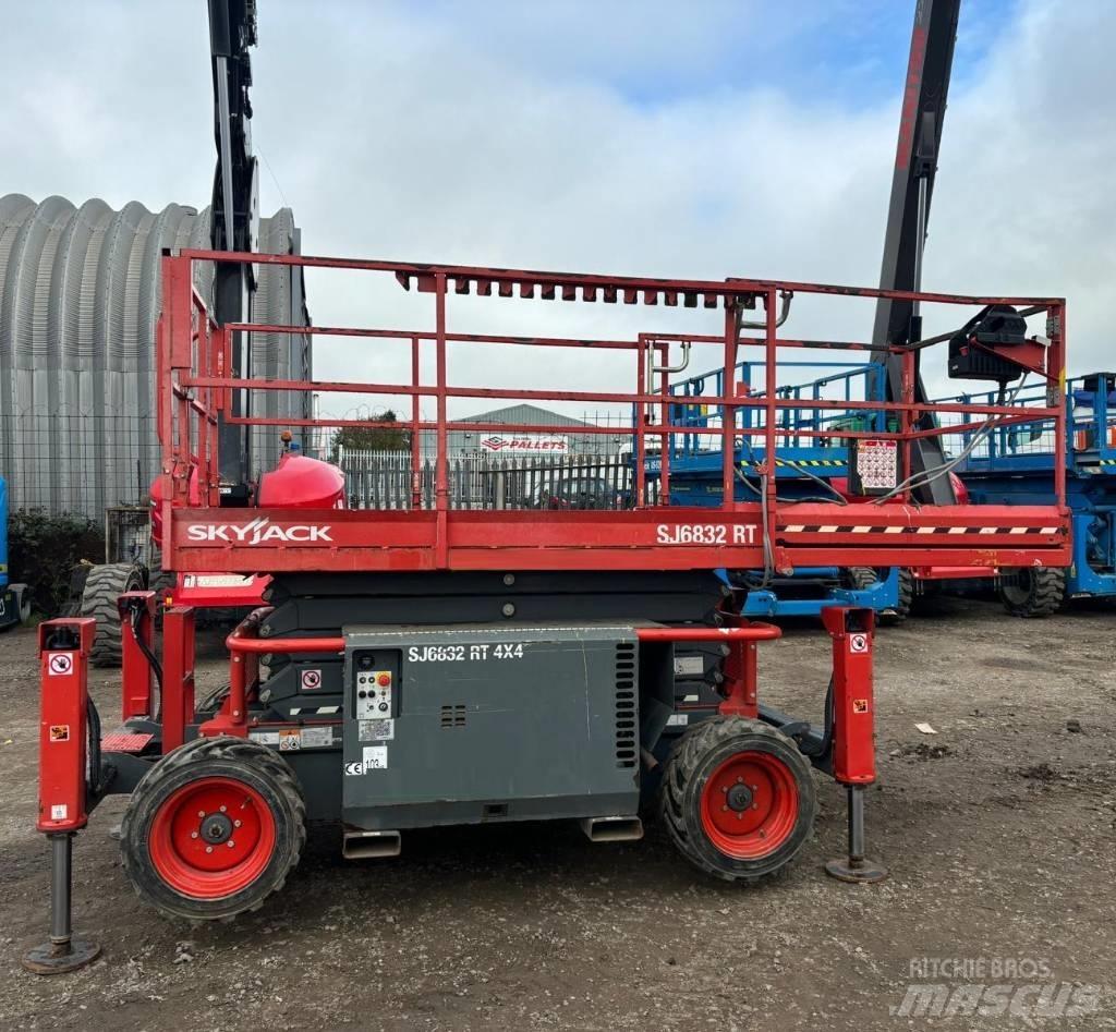 SkyJack SJ 6832 RT Platforme foarfeca