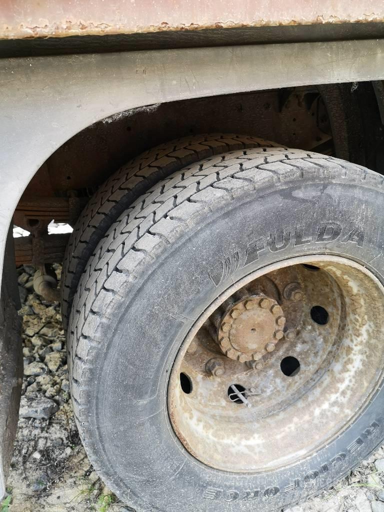 Iveco ML 80 E Camioane platforma/prelata
