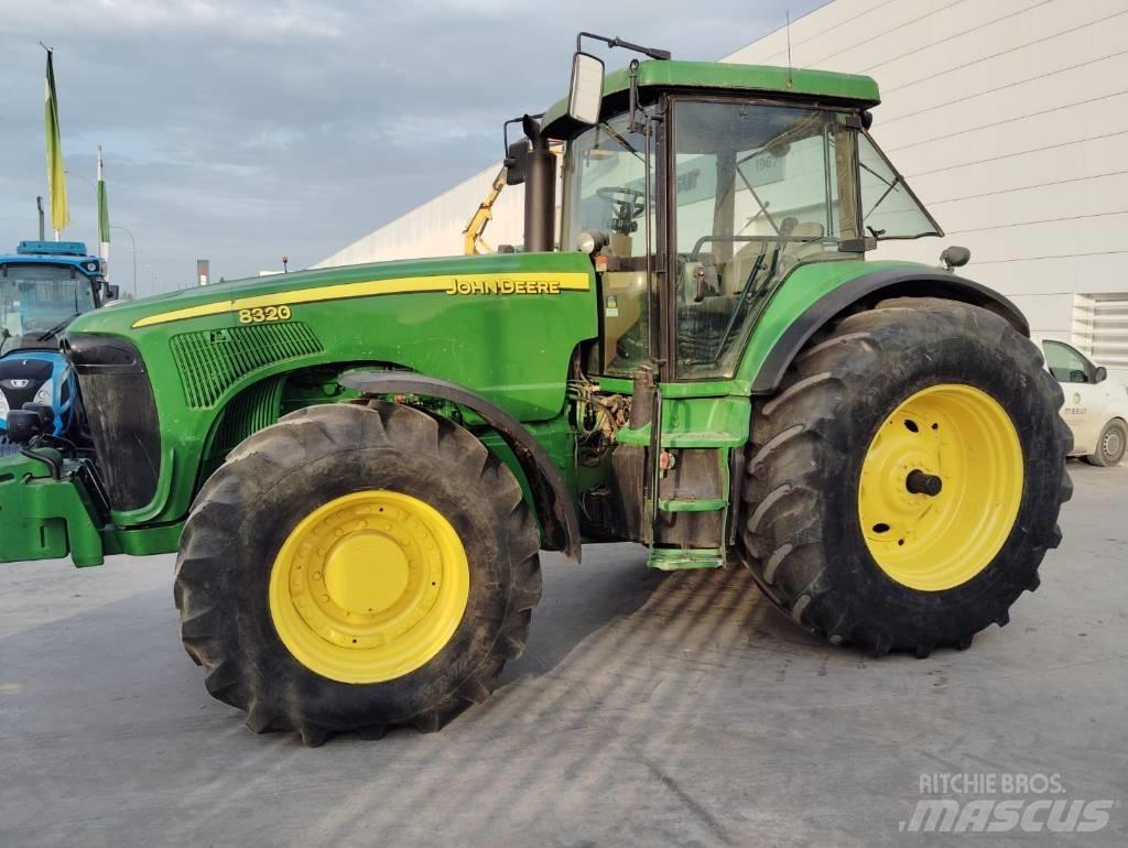 John Deere 8320 Tractoare