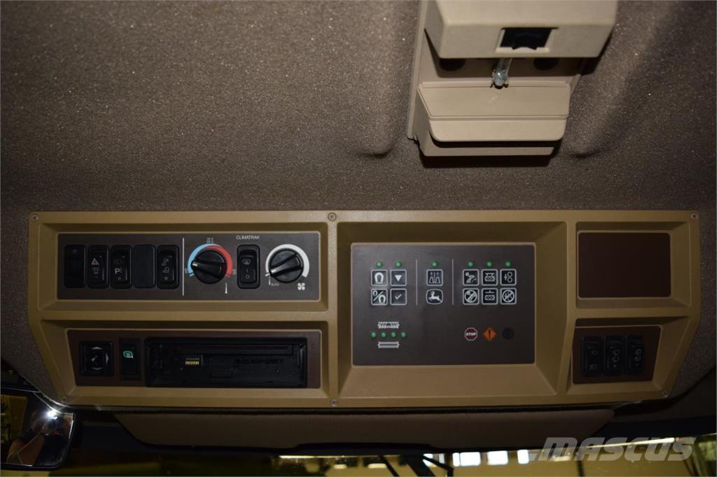 John Deere 7400 Forajere cu autopropulsare