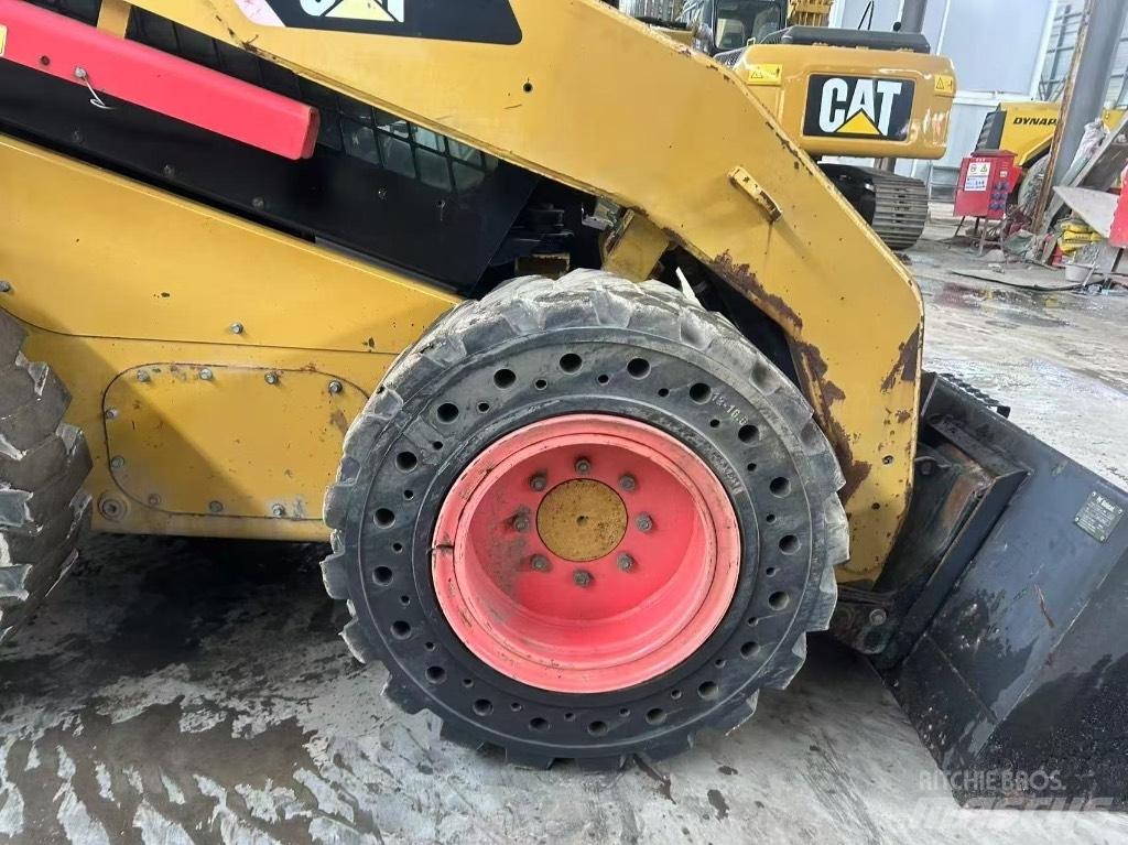 CAT 246 C Mini incarcator