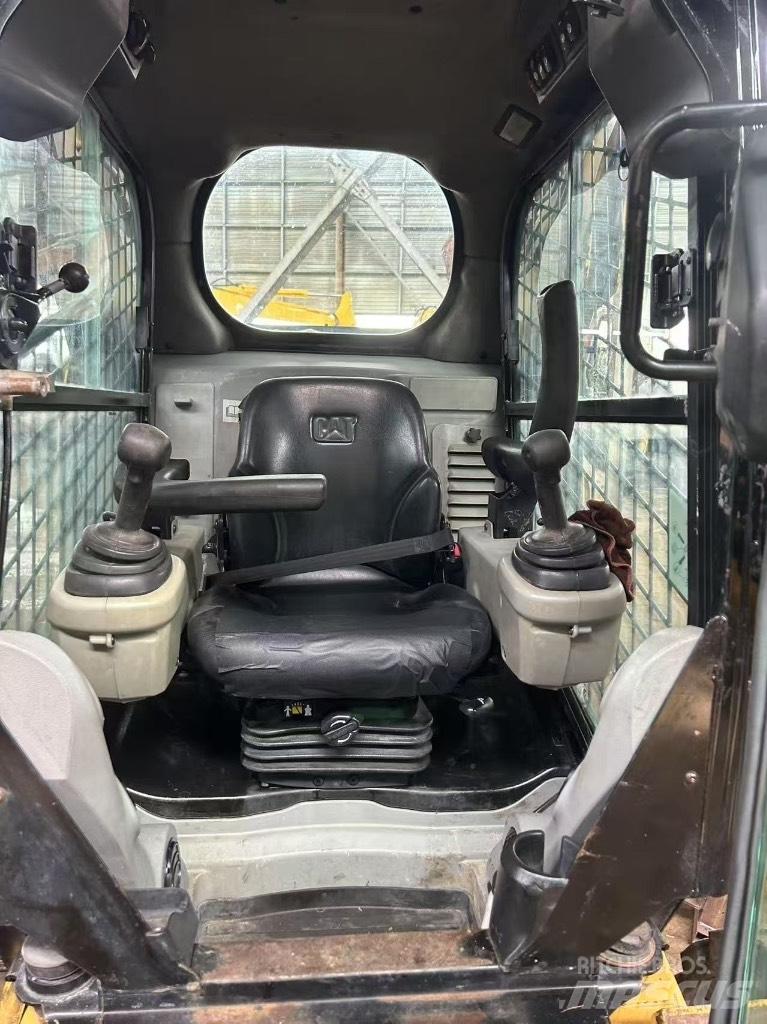 CAT 246 C Mini incarcator