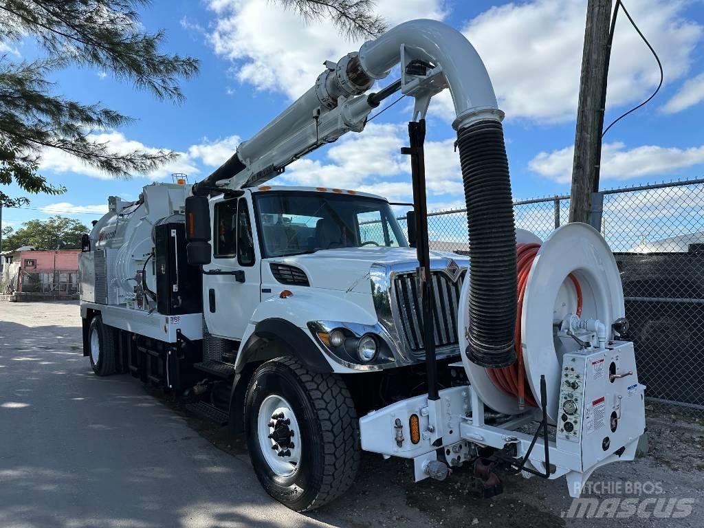 International 7400 Camion vidanje