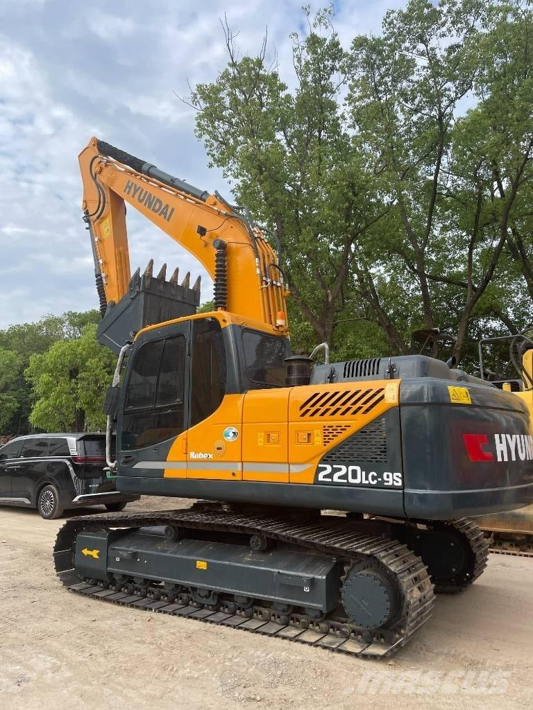 Hyundai 220LC-9S Excavatoare 7t - 12t