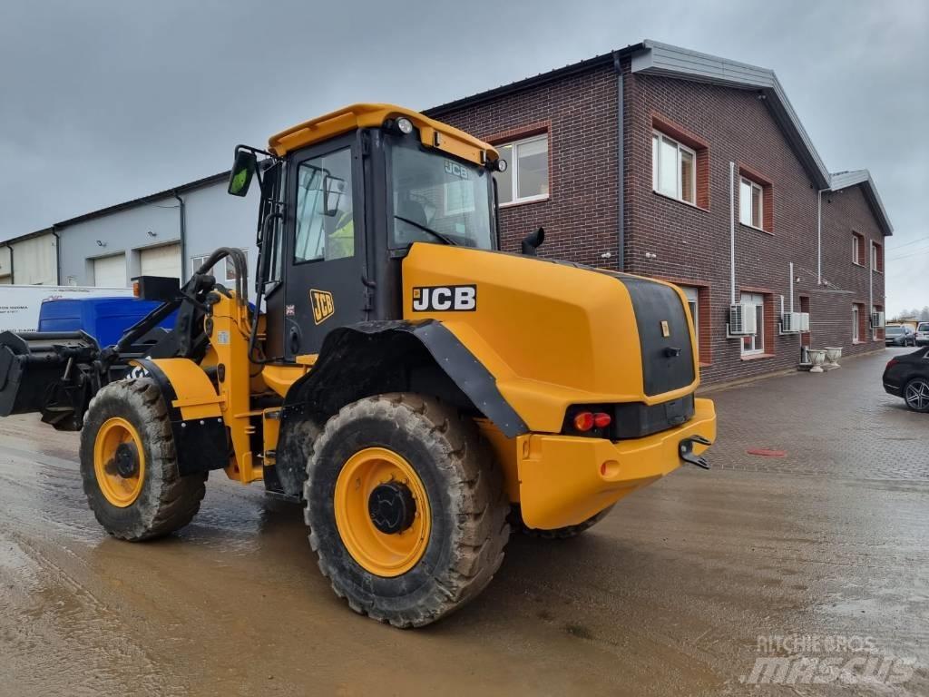 JCB 411 + 4 Incarcator pe pneuri