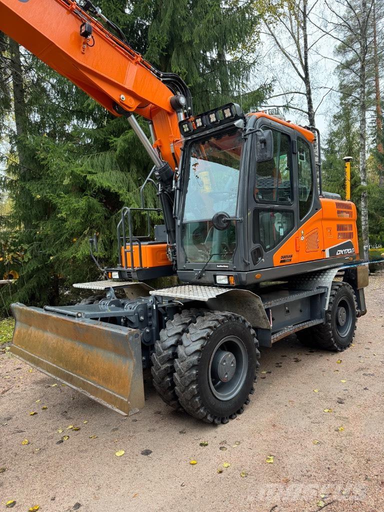 Doosan DX 170 W-5 Excavatoare cu roti