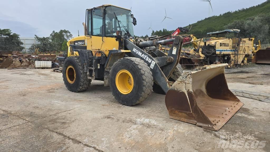 Komatsu WA 250 Incarcator pe pneuri