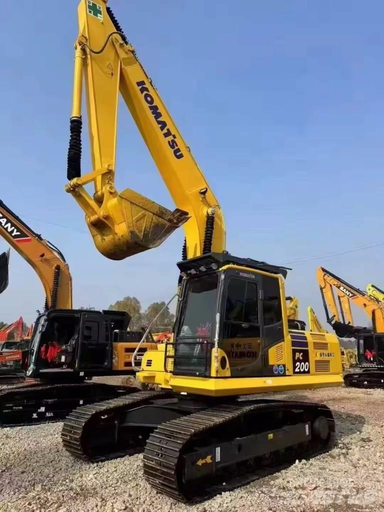 Komatsu PC 200 Excavatoare pe șenile
