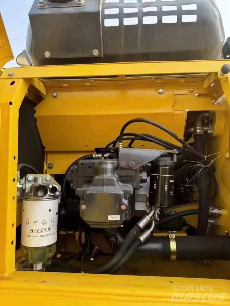 Komatsu PC 200 Excavatoare pe șenile
