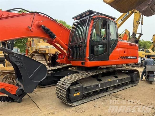 Doosan DX 225 LCA Excavatoare pe șenile
