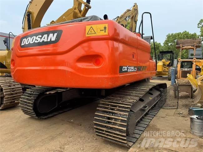 Doosan DX 225 LCA Excavatoare pe șenile

