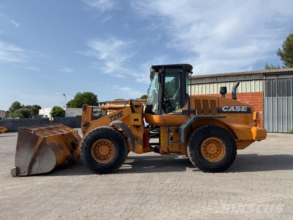CASE 721 E Incarcator pe pneuri