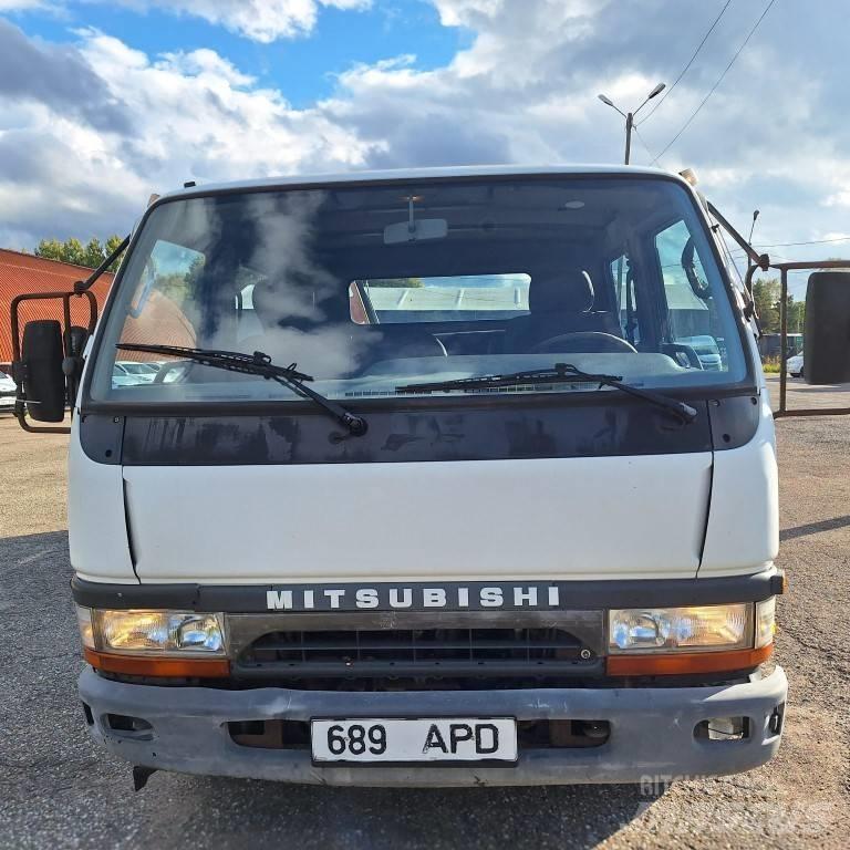 Mitsubishi Canter Camioane cu macara