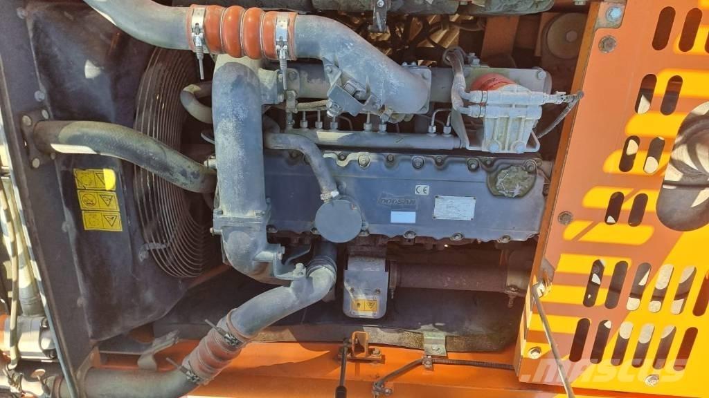 Doosan DX 225 Excavatoare pe șenile
