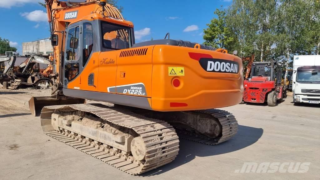 Doosan DX 225 Excavatoare pe șenile
