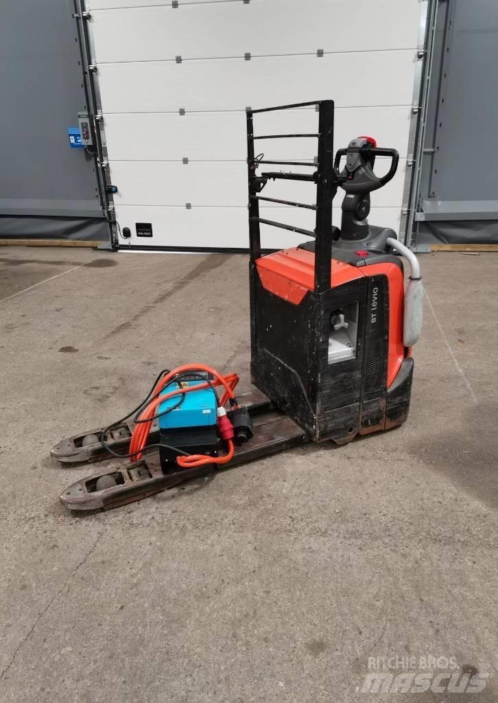 Toyota LPE200 Transpaleta cu platforma