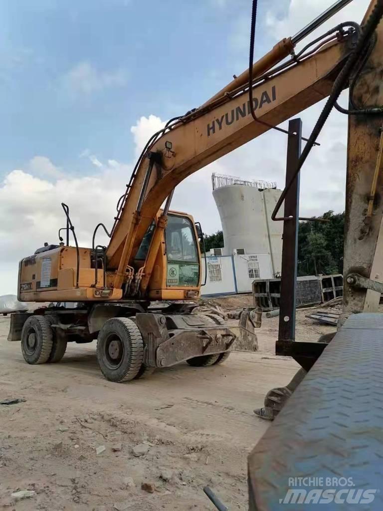 Hyundai 210W Excavatoare cu roti