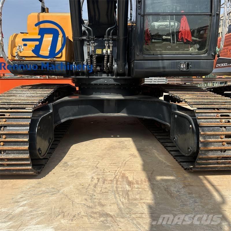 Hyundai 215-9S Excavatoare pe șenile
