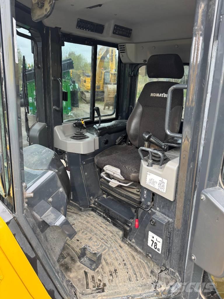 Komatsu D 61 PX-24 Buldozere pe senile
