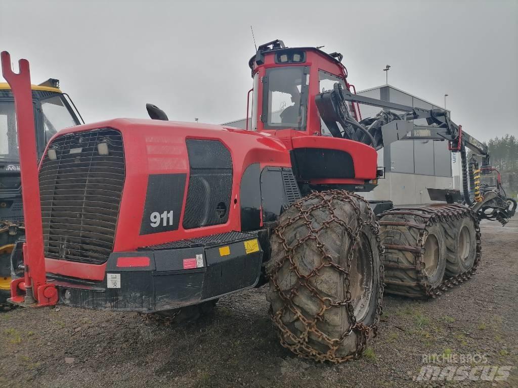 Komatsu 911 Combine forestiere