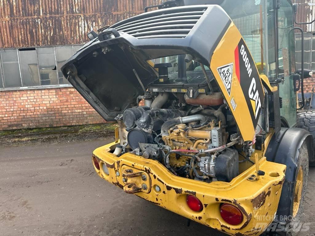 CAT 906 Incarcator pe pneuri