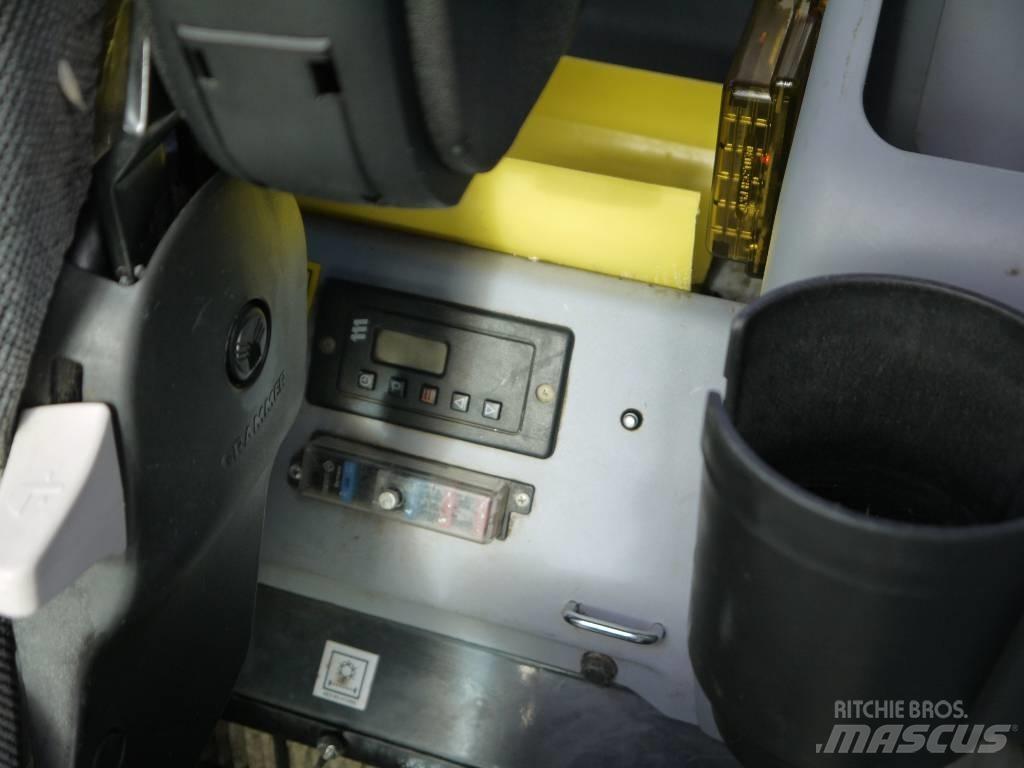 Komatsu PW 160-7E0 Excavatoare cu roti