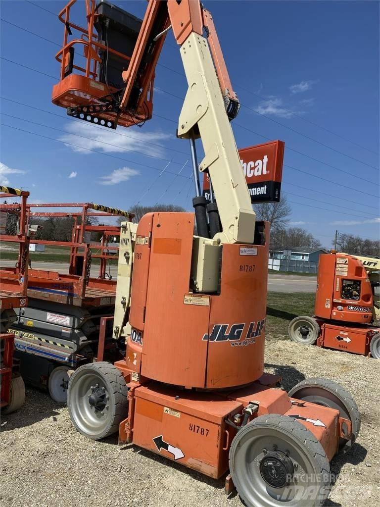 JLG E300AJP Nacele cu brat articulat