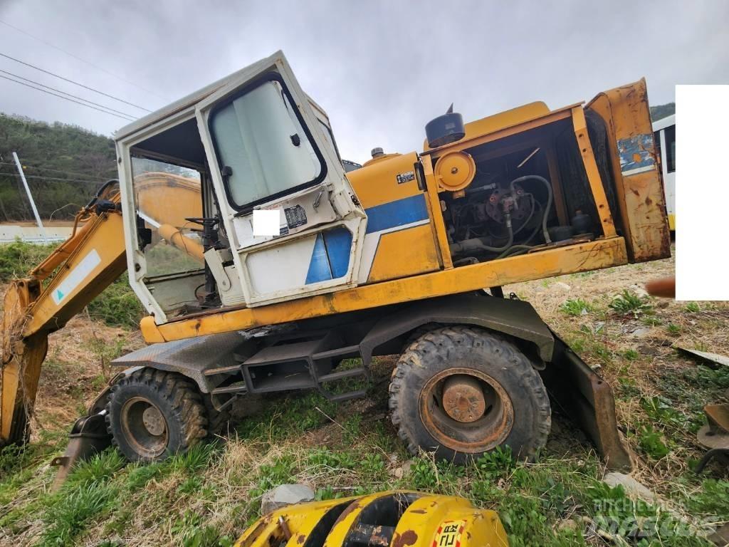 Hyundai ROBEX 2000W Excavatoare cu roti