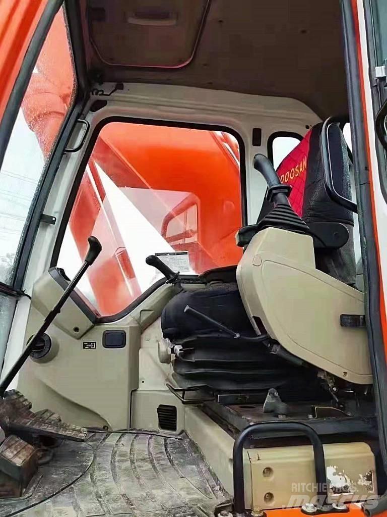 Doosan 300 Excavatoare pe șenile
