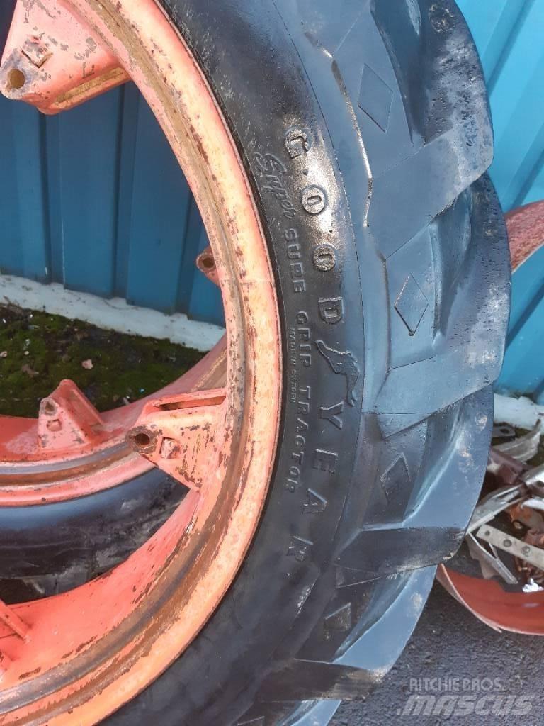 Goodyear 12.4-36 Roti