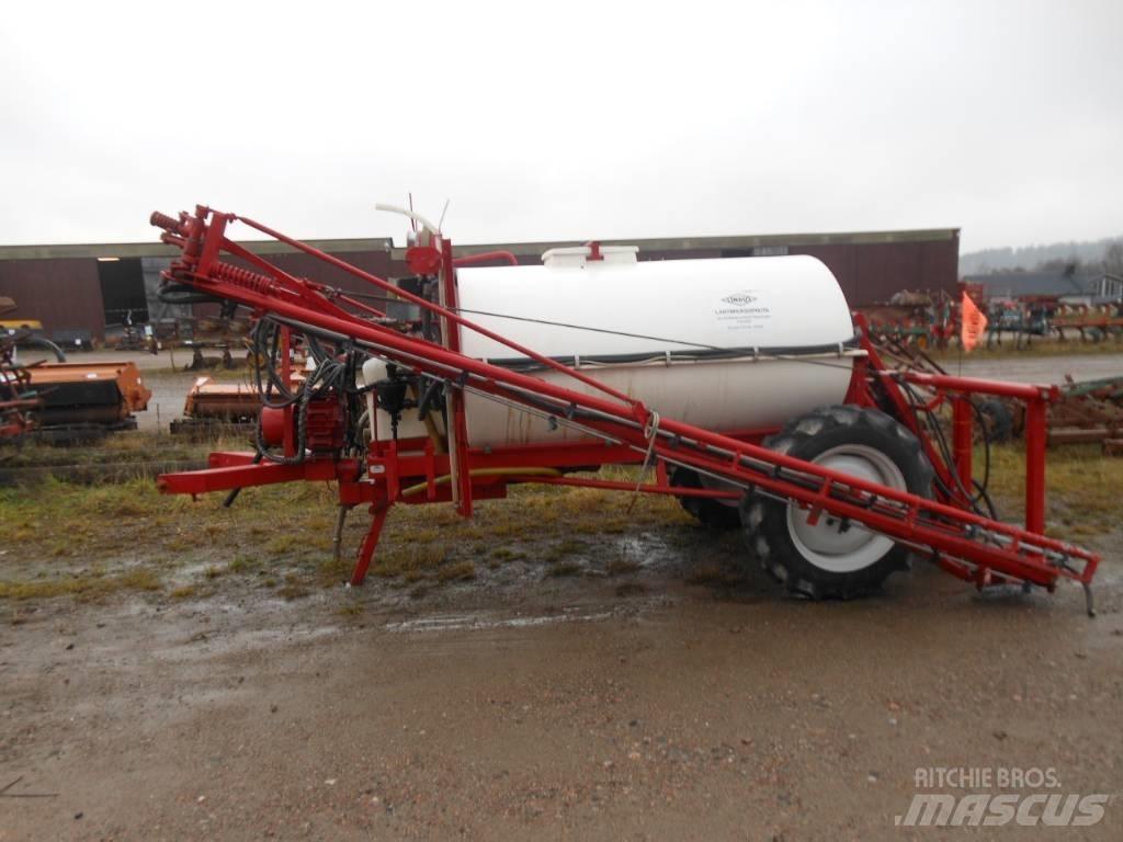 Lindus SPRUTA 2400L Tractoare agricole sprayers