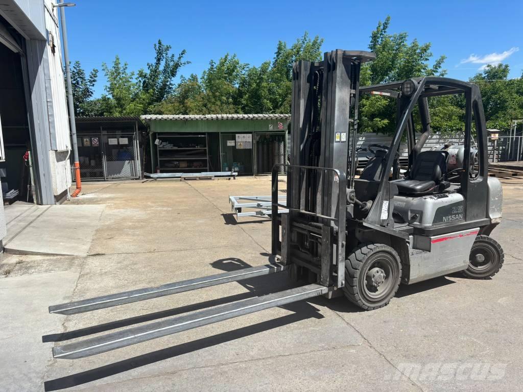 Nissan UD02A25PQ Stivuitor GPL